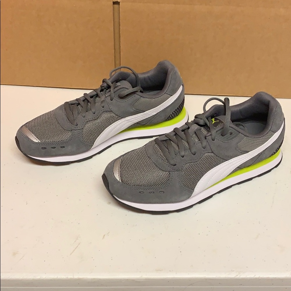 Junior Puma Vista Sneakers size 6 1/2 C, NWT